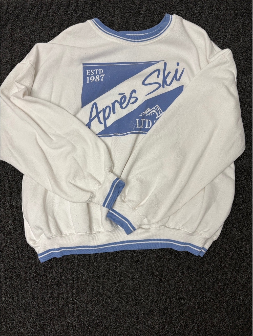Vintage White Aprés Ski Sweatshirt with Blue Graphic Striped ESTD 1987